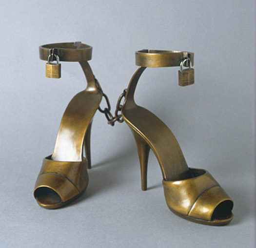 apollonia-vanova-shoe-art-chained-sculpture-heels.jpg