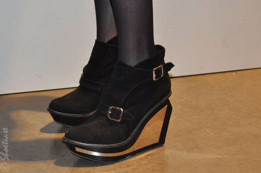 black mirror wedge toronto street style
