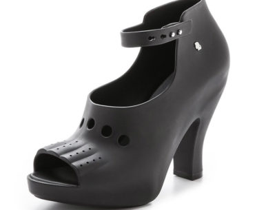 5 Reasons Karl’s Black Sandals Might as well be Designer Crocs!