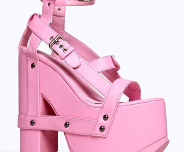 Freak Shoe Friday: Bubblegum Pink Platform Sandals ugly pink platform sandals