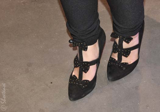 tie back bow heels