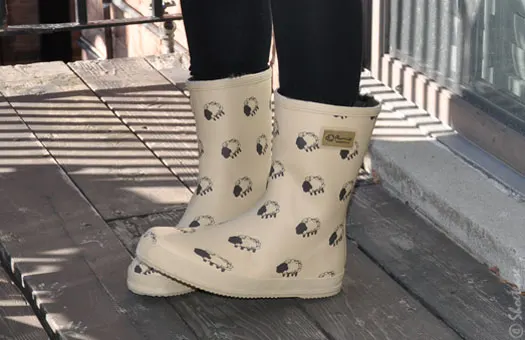 Flurries "Shelly" creme Sheepskin rain & winter boots 2011