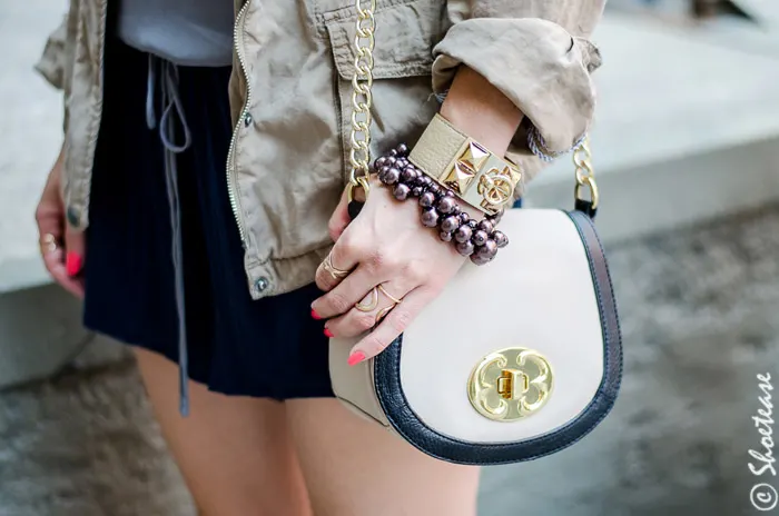 Street Style - Emma Fox beige handbag