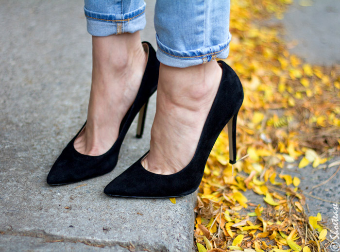 canadian tuxedo black suede pumps outfit