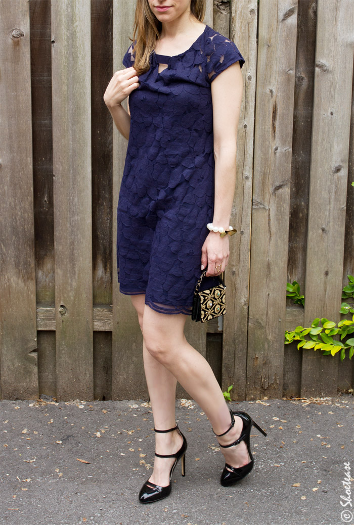 dark blue dress with red shoes