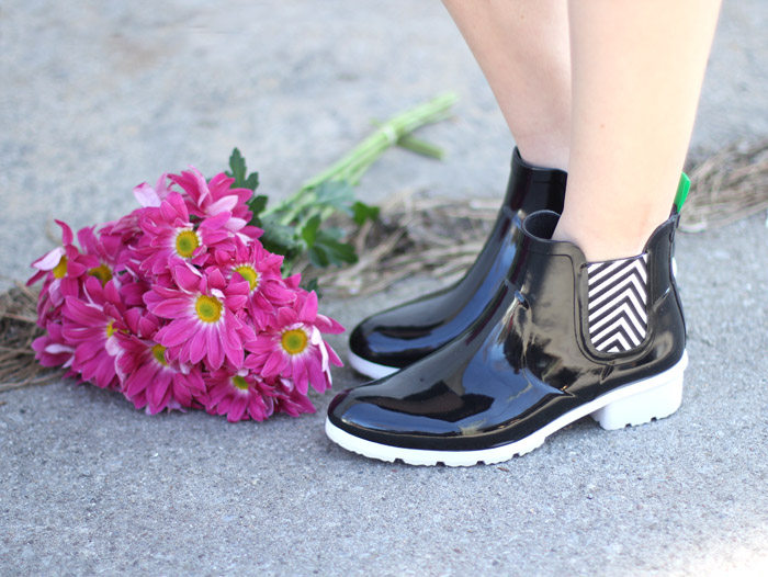 Short Cougar Rain Boots Black & White