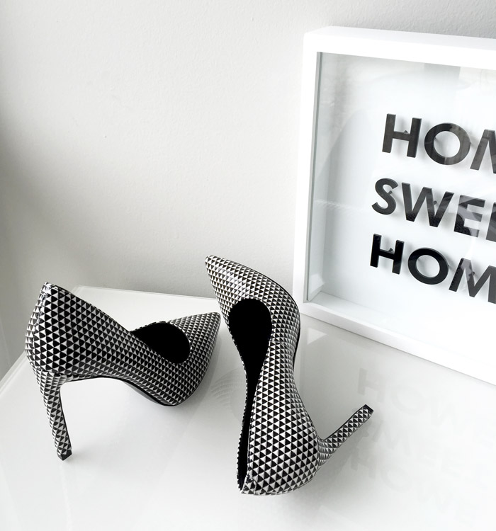 nine west black and white heels