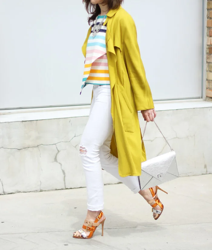 Yellow trench white jeans outfit