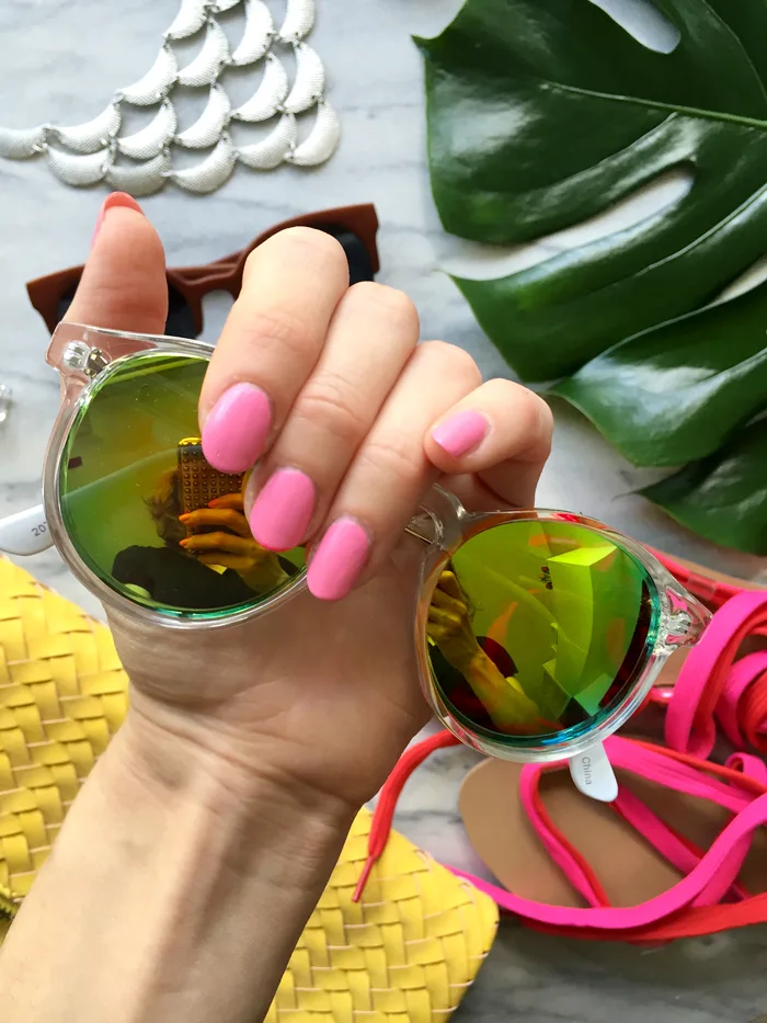 Green metallic summer sunglasses