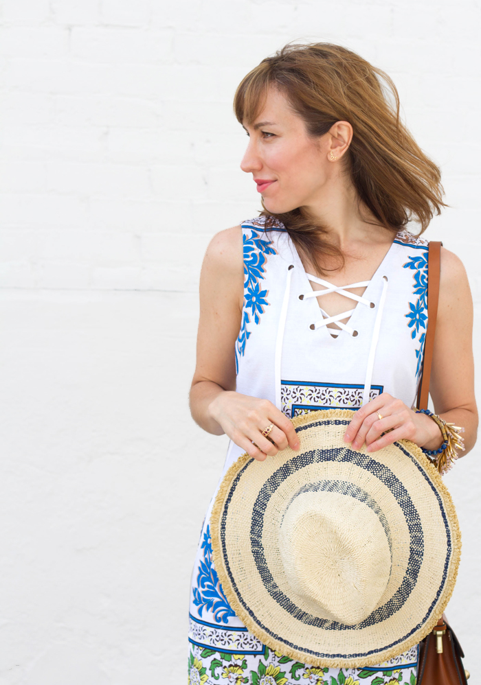 Straw hat with lace up summer floral dress