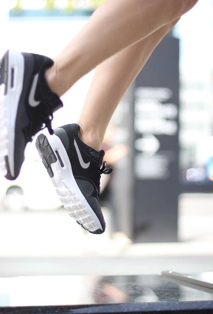 black-white-nike-air-max-thea