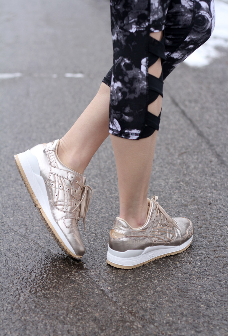 Women's Mid Star with gold glitter | Golden Goose