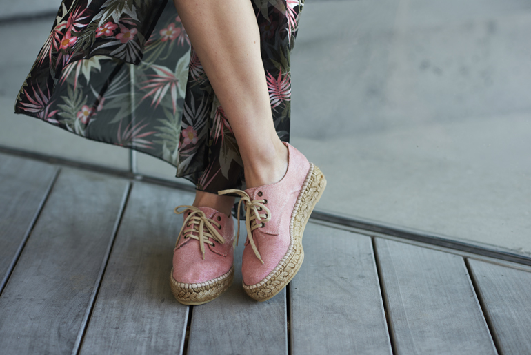 Rosa plattform Espadrilles varm sommar outfit