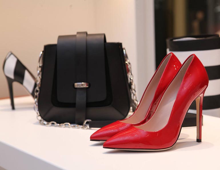 Big size shoes store womens
