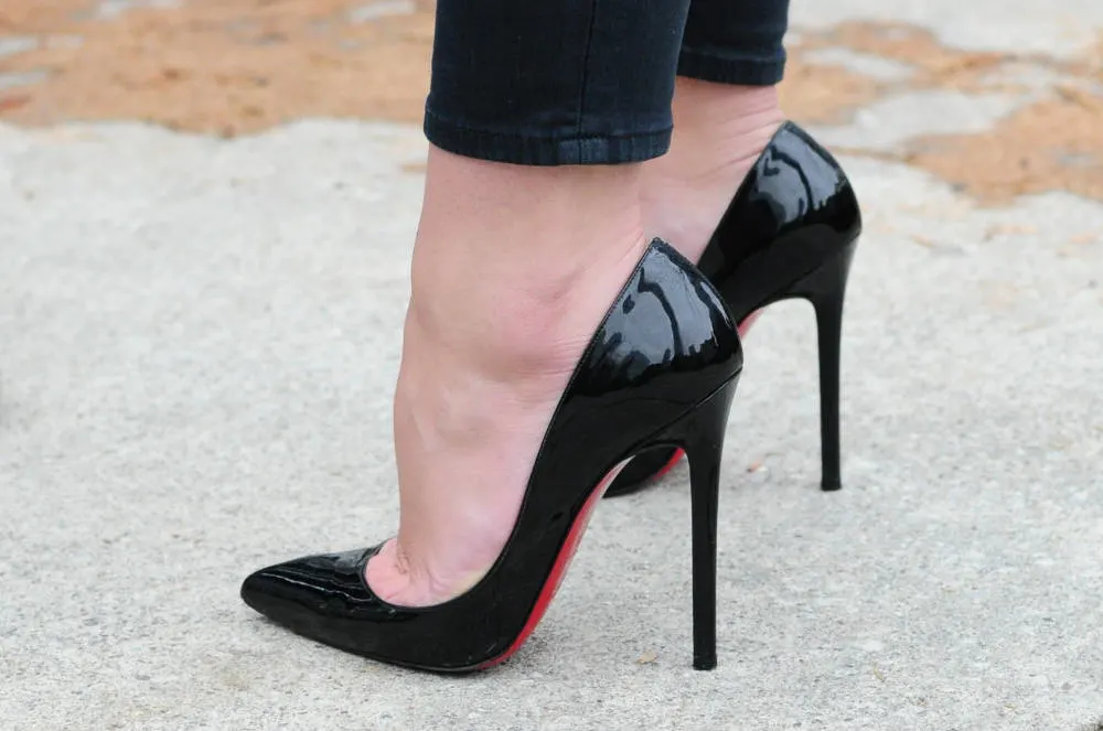 Woman wearing black patent stiletto heels | Different types of heels by ShoeTease.