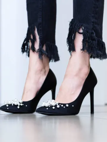 Woman wearing black stiletto heels with pearls | What are stilettos heels by ShoeTease.