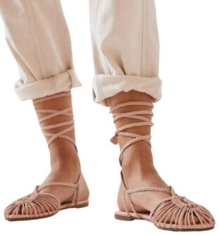 trendy closed toe shoes