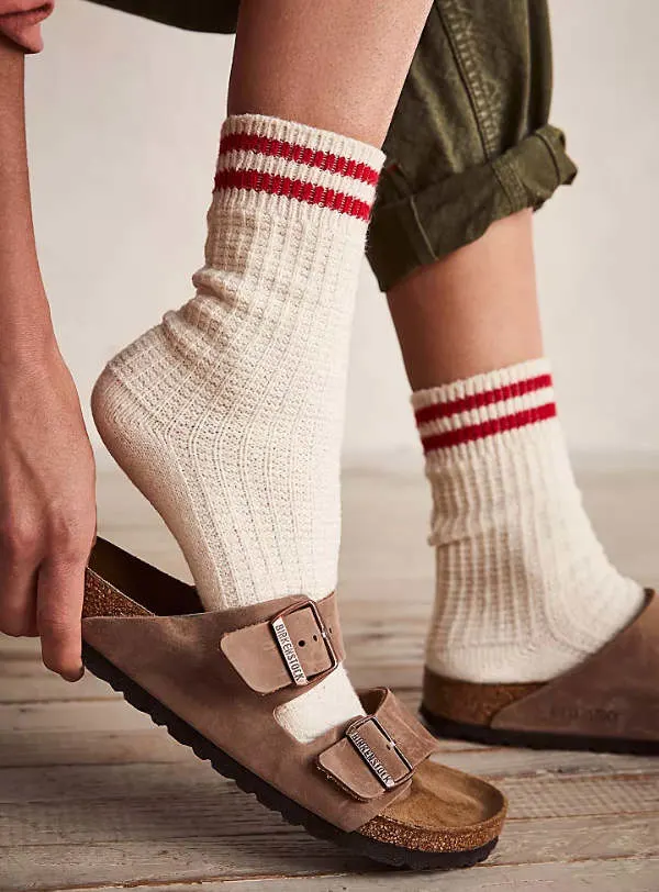 paperback Vejrudsigt alkove Wearing Birkenstocks with Socks: A Style Guide for Women