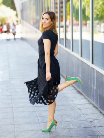 Lady in a Green Shoes Outfit with navy dress - What to wear with green shoes.