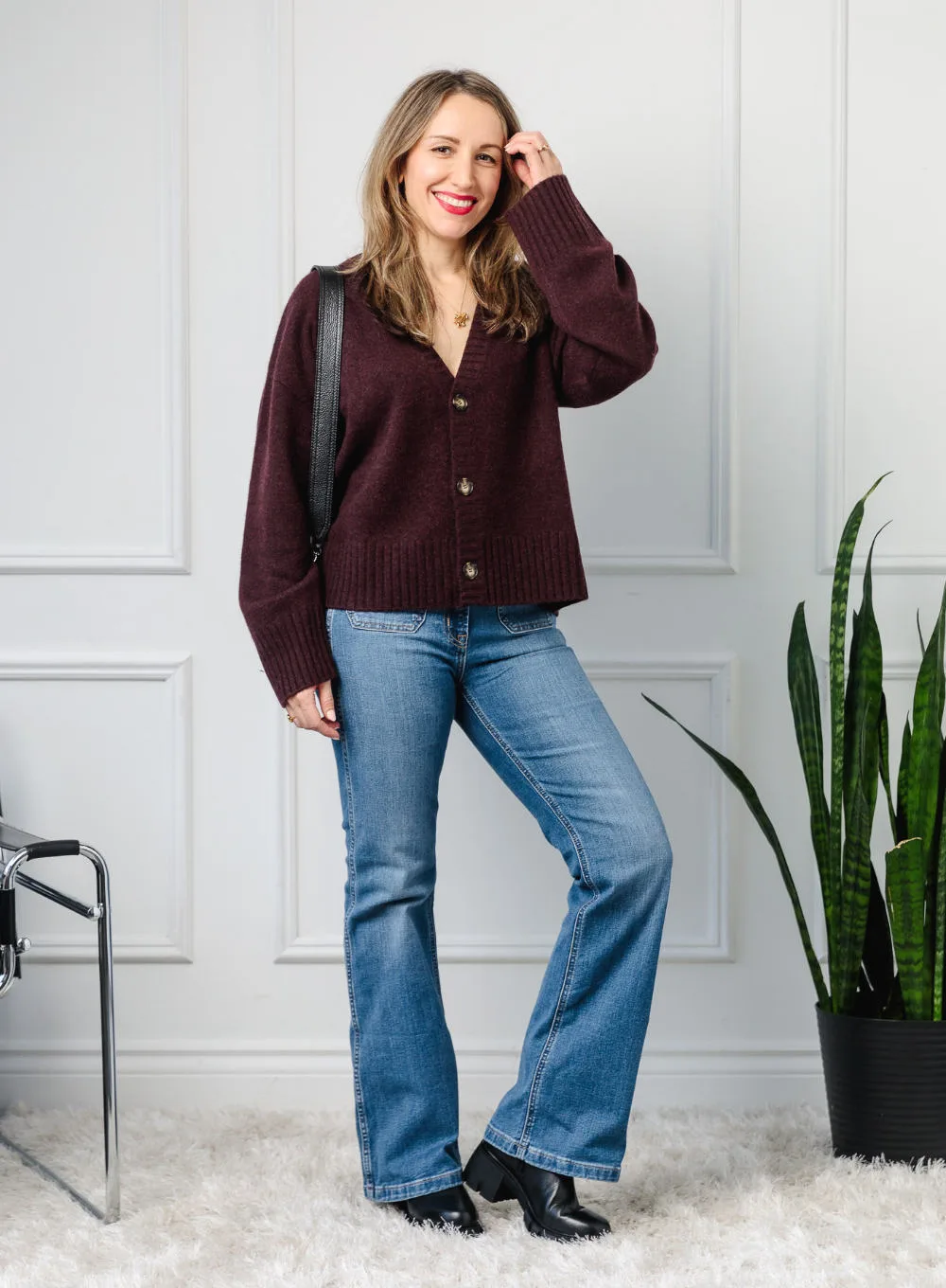 Woman wearing flare jeans with chelsea boots for fall/winter.