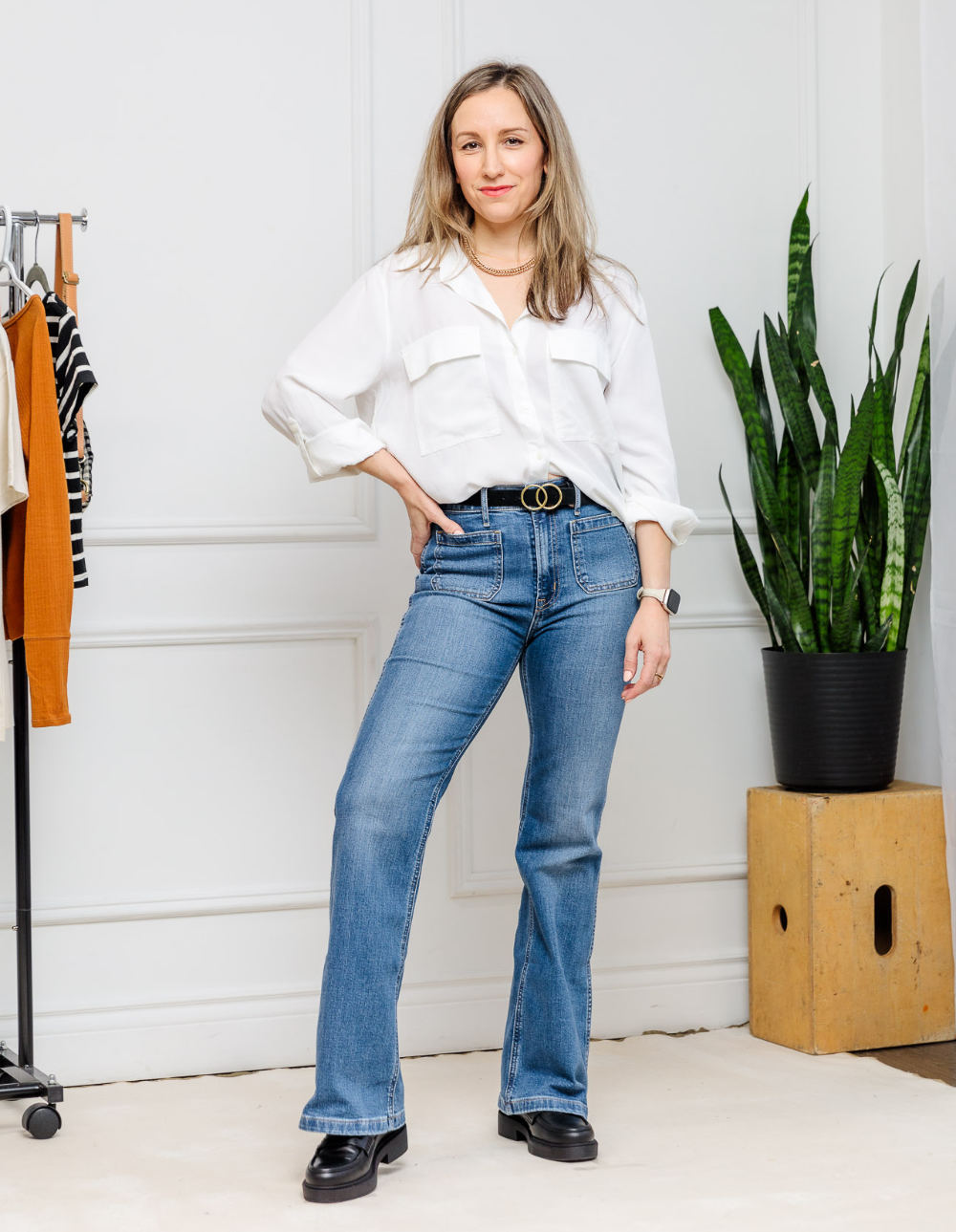 Woman wearing flare jeans with chunky loafers for fall/winter.